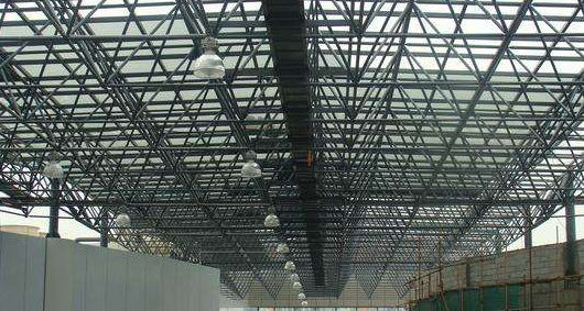 建瓯听网架公司的名目师阐述其网架的季节个性